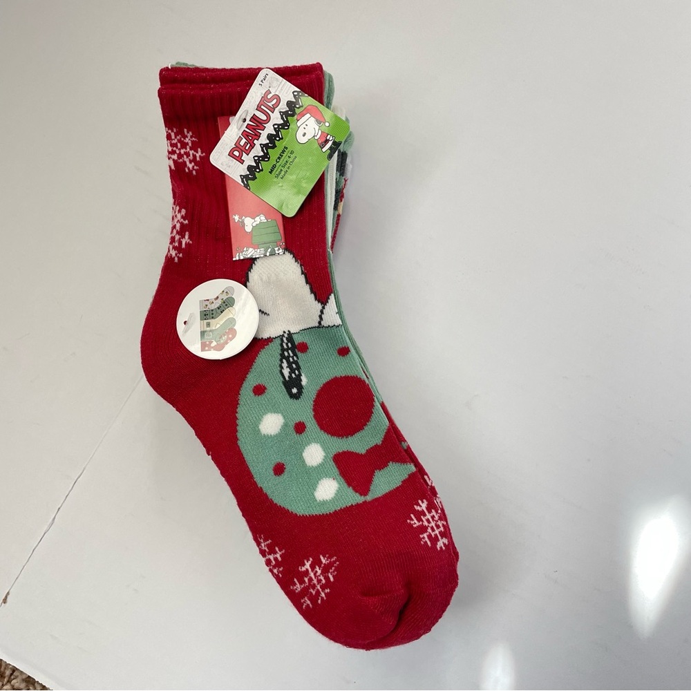 Peanuts Snoopy Women’s Christmas Crew Socks set of 5 pairs Shoe Sz 4-10 NWT